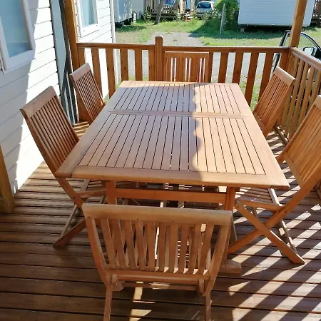 Julien: 3-bedroom Retreat With Shared Pool And Garden Saint-Julien-en-Born