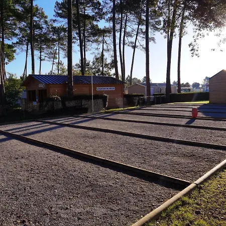 Julien: 3-bedroom Retreat With Shared Pool And Garden