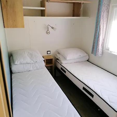 Holiday home Julien: 3-bedroom Retreat With Shared Pool And Garden *