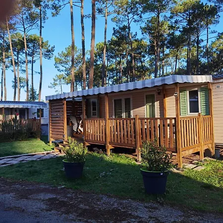 Julien: 3-bedroom Retreat With Shared Pool And Garden Holiday home *