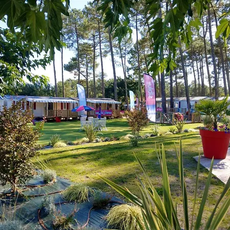 Julien: 3-bedroom Retreat With Shared Pool And Garden *